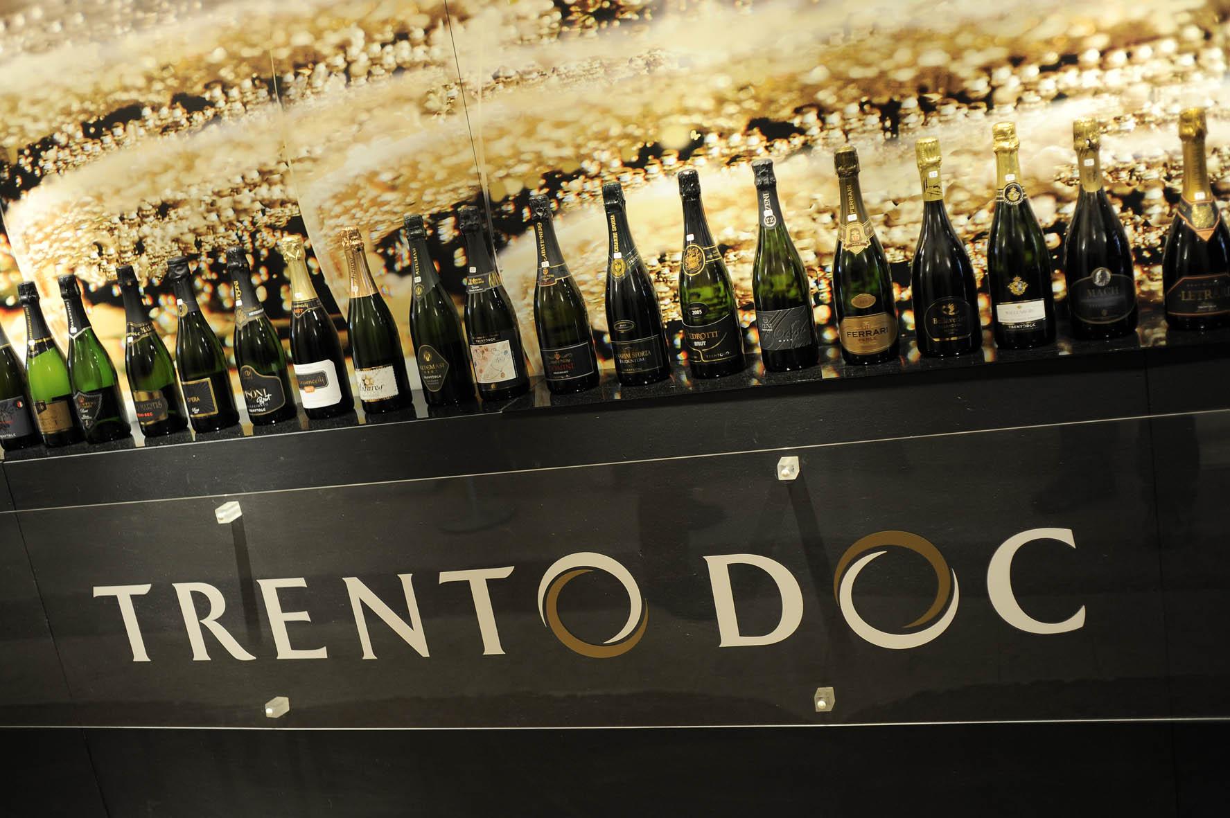 IL TRENTODOC È IL NUOVO CHAMPAGNE? NO COSTA IL DOPPIO!