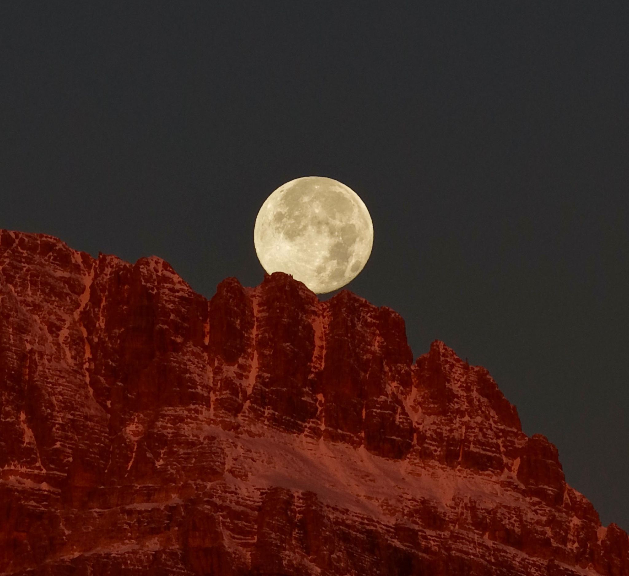 LA LUNA CI STA LASCIANDO