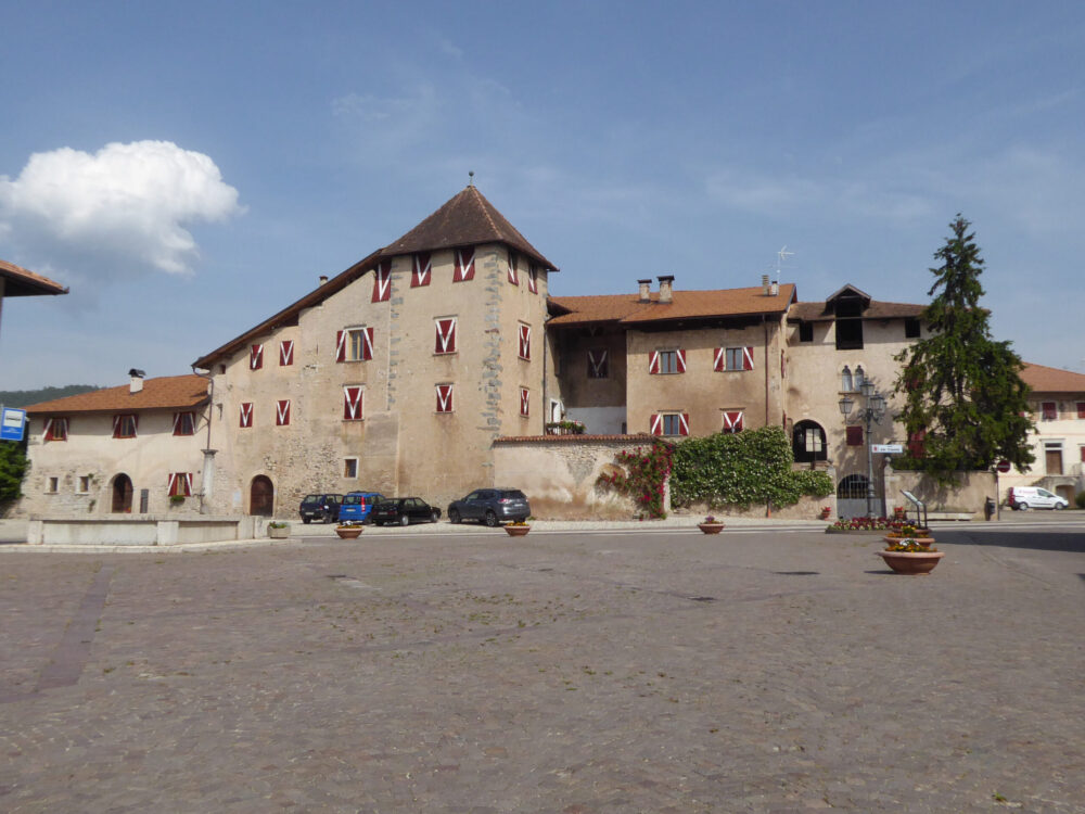 UN VIAGGIO NEL CUORE MEDIEVALE DELLA VAL DI NON: CASEZ