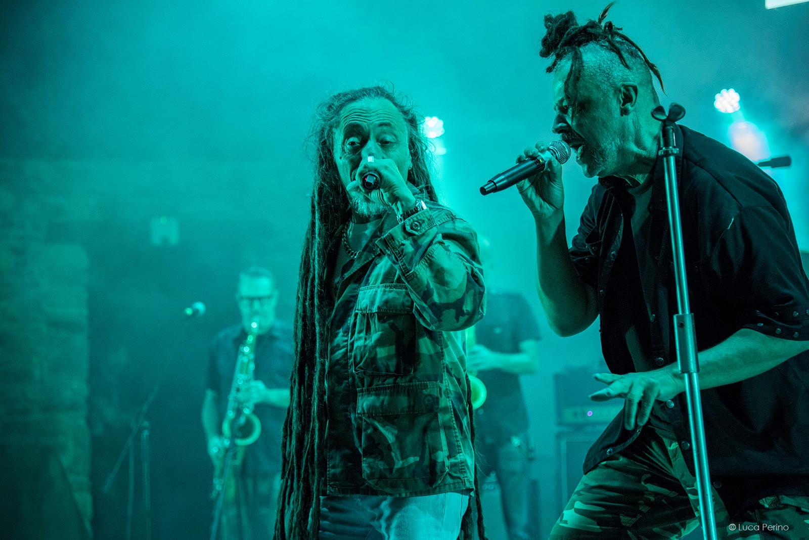 QUARANT’ANNI DI MUSICA CON GLI AFRICA UNITE CHE FESTEGGIANO CON IL PUBBLICO A SUON DI NOTE