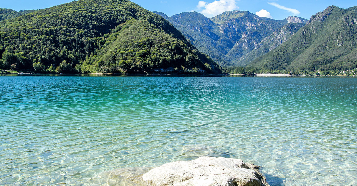 I laghi italiani sono diventati il nuovo mare. E non è solo una sensazione
