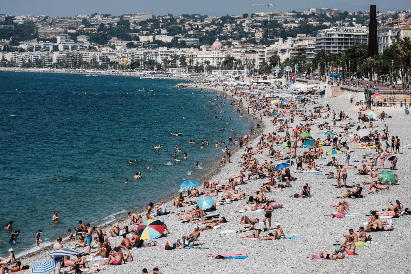 Fine agosto, l’Italia sembra un Paese fantasma: non siamo tutti in vacanza, stiamo tirando i remi in barca