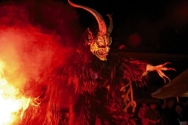 KRAMPUS 2025: IL CALENDARIO COMPLETO   DI SFILATE TRA ITALIA – AUSTRIA – TIROLO