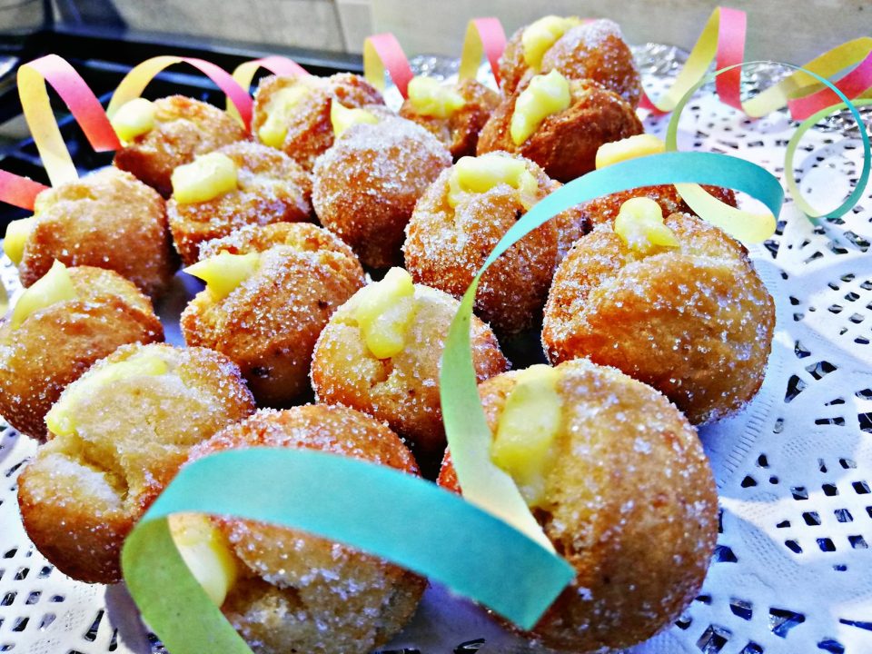 CASTAGNOLE ED E’ SUBITO CARNEVALE