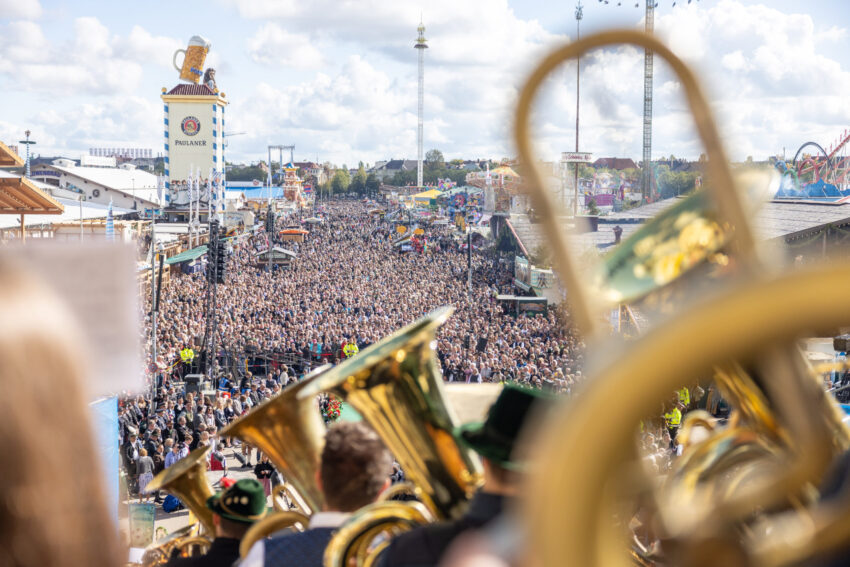 Oktoberfest Monaco 2026: entrare è gratis. Arrivare impreparati costa caro