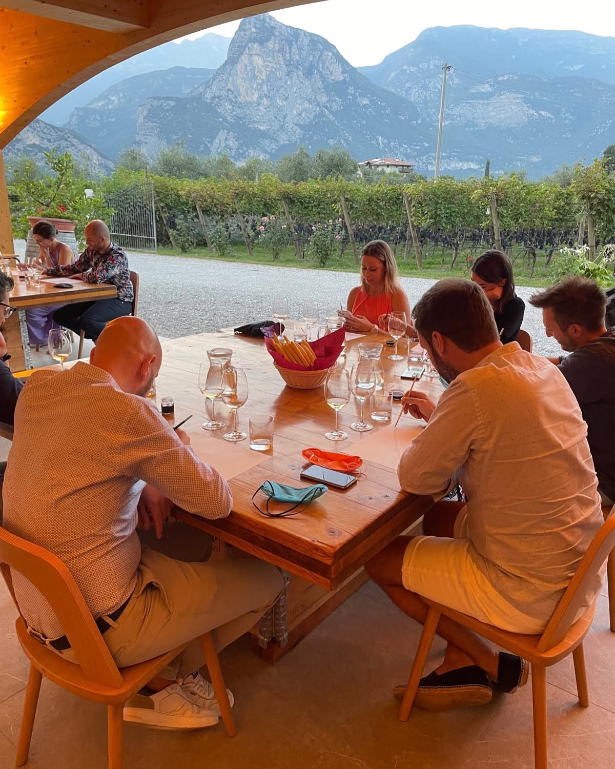 Sensitive Wine Experience: vino, yoga e arte il 4 agosto