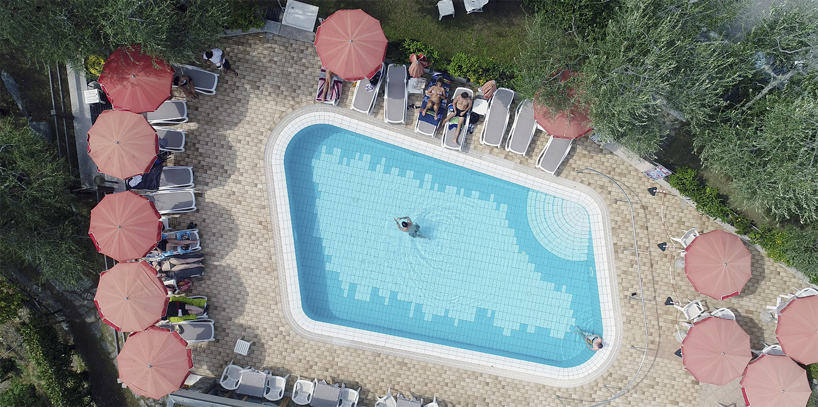 Residence Miravalle a Limone sul Garda: il lago visto dall’uliveto